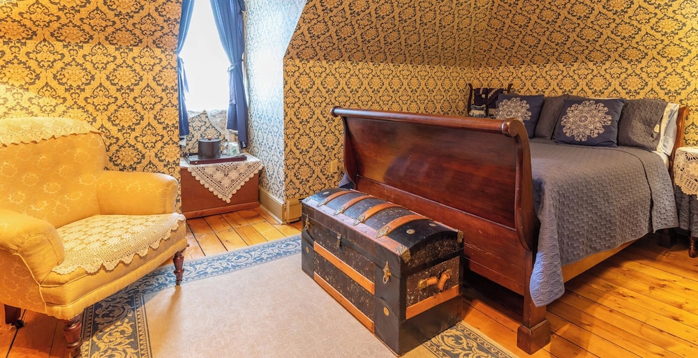 Room, 1 Double Bed (3rd Floor, Stairs Only) photo 1