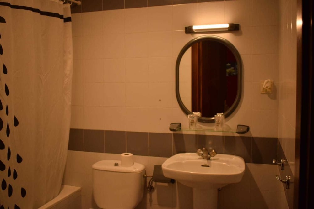 Double or Twin Room - Photo 13