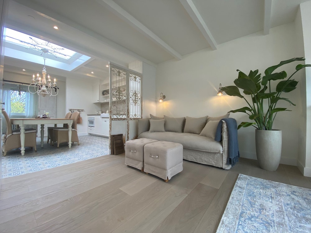 Family Suite, Kitchen, Canal View