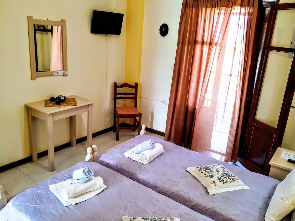 Studio (2 Adults)