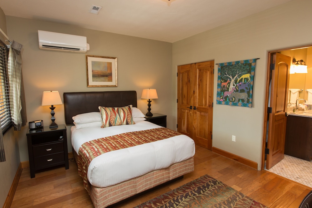 Standard Room, 1 Queen Bed (Courtyard Room) photo 1