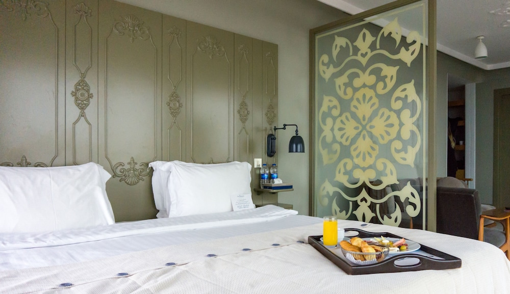 Suite, 1 King Bed With Sofa Bed (Suite With Spa Bath) photo 1