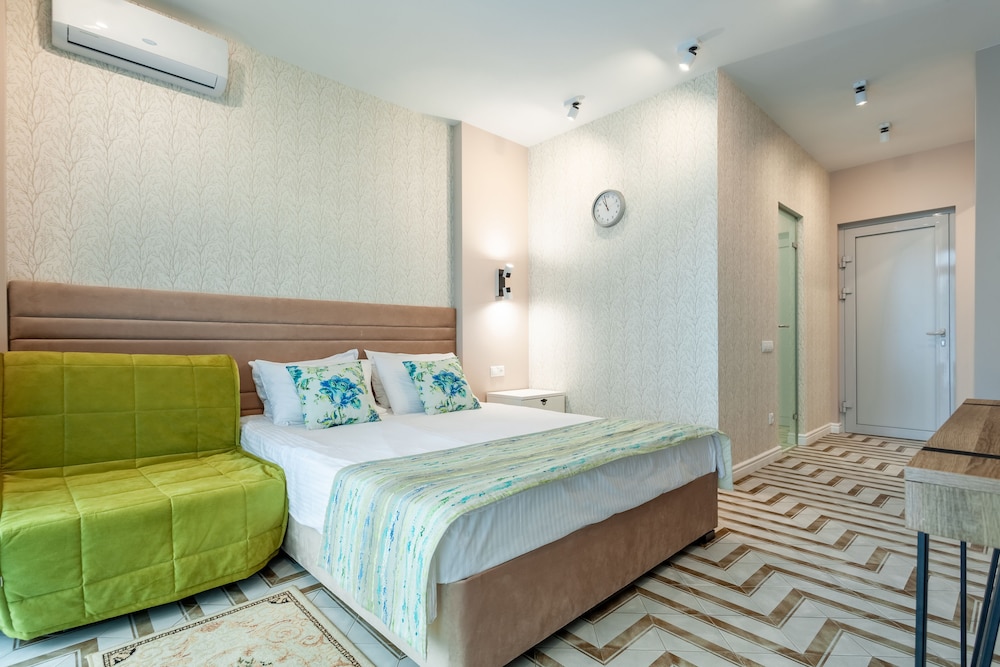 Deluxe Suite, Pool View photo 2