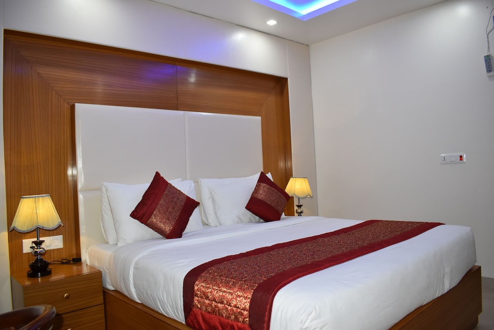 Suite, 1 King Bed photo 3