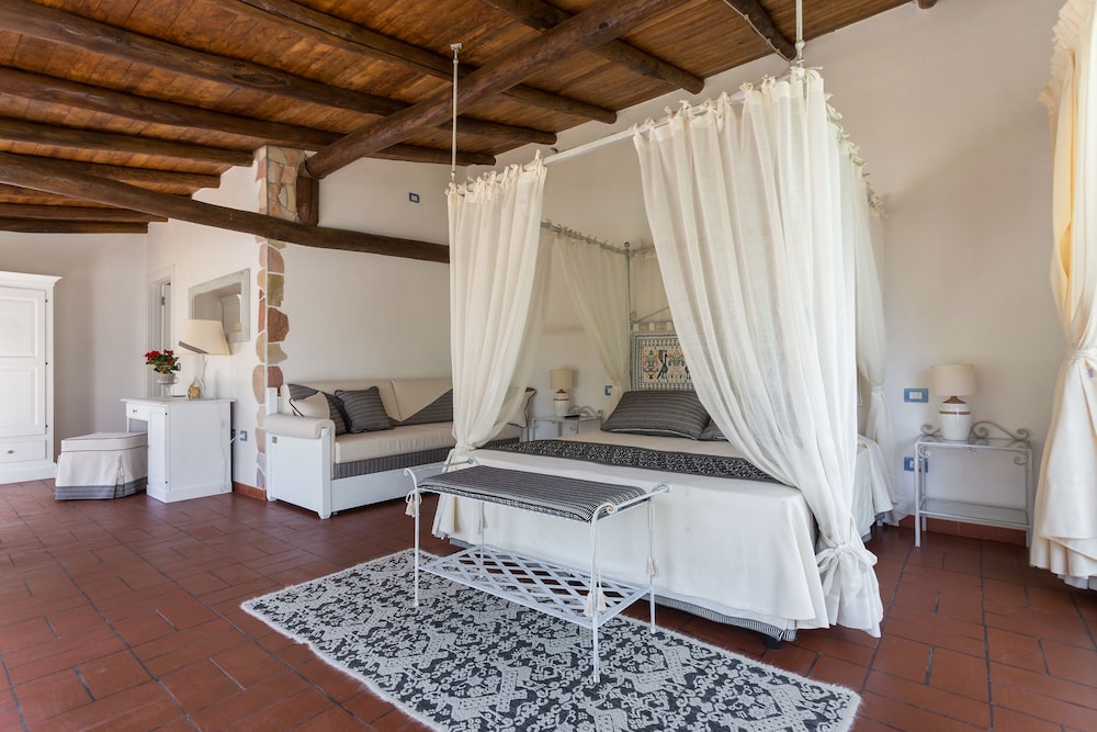 Junior Suite, Pool View (Baldacchino) photo 2