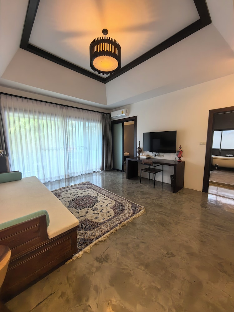 One Bedroom Suite With Garden View