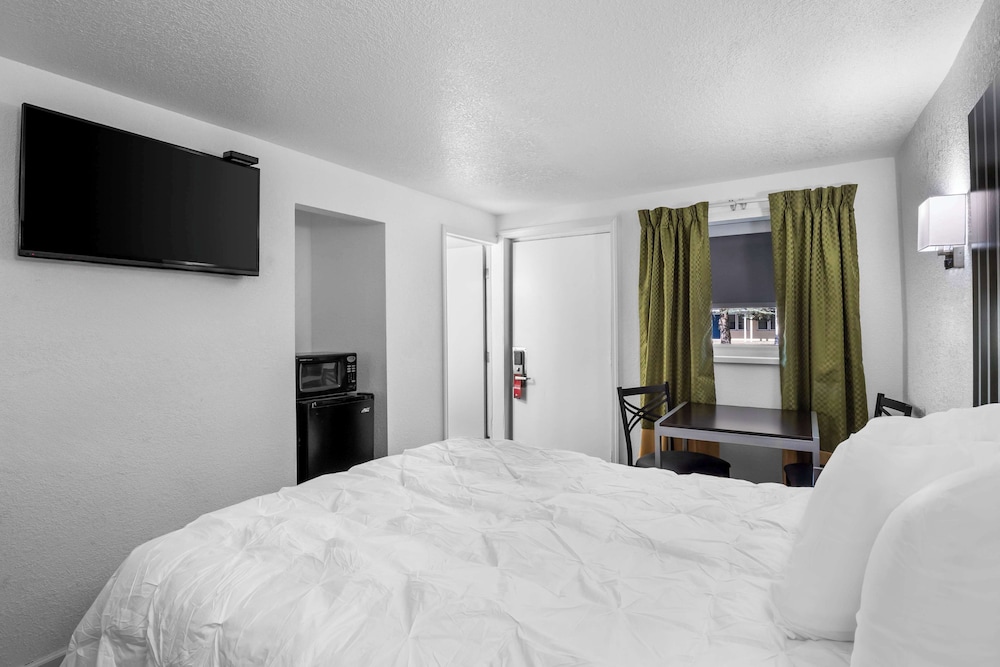 Room, 1 Queen Bed, Non Smoking - Photo 3