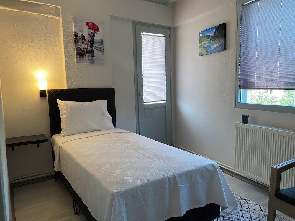 Comfort Twin Room, 2 Bedrooms, City View photo 3