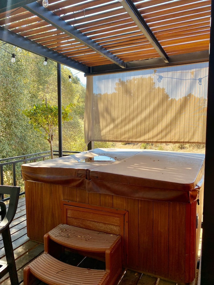 Deluxe Cabin, Garden View photo 2
