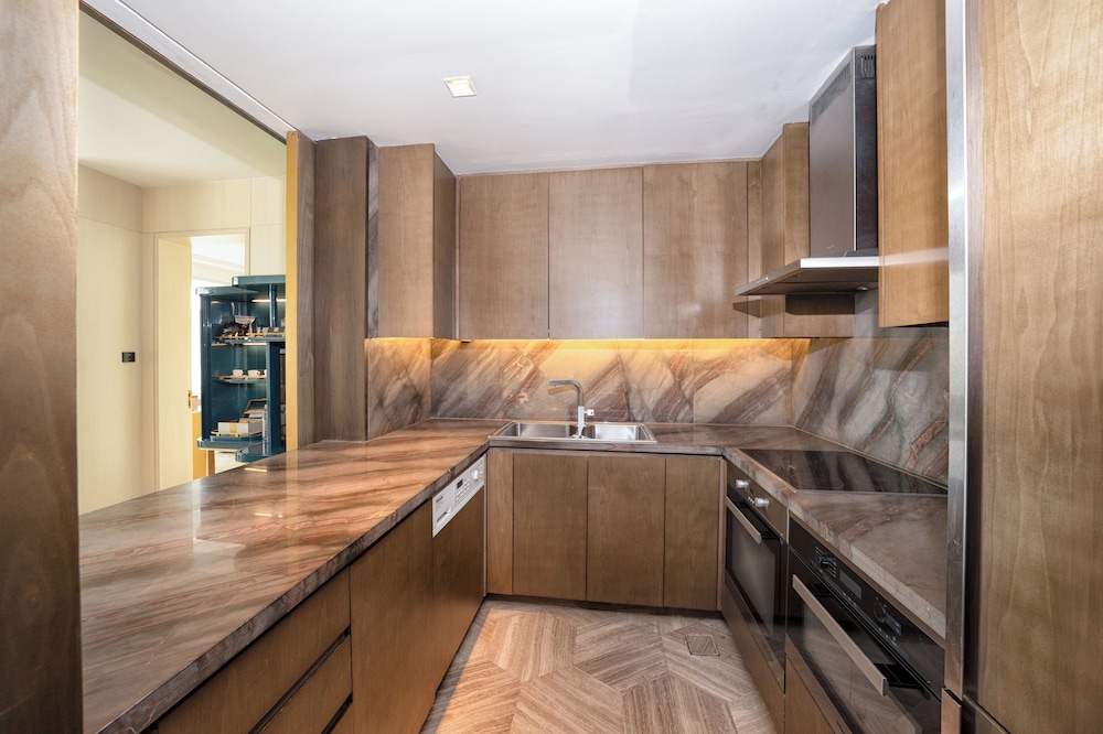 Luxe 1 Bedroom Suite, Including New Year Gala Dinner & Party