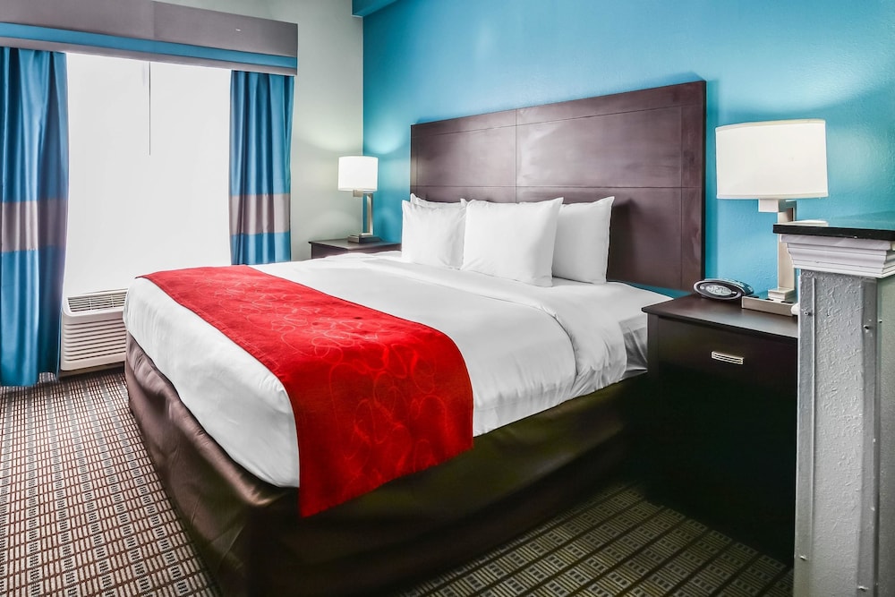 Suite, 1 King Bed, Accessible, Jetted Tub - Photo 4