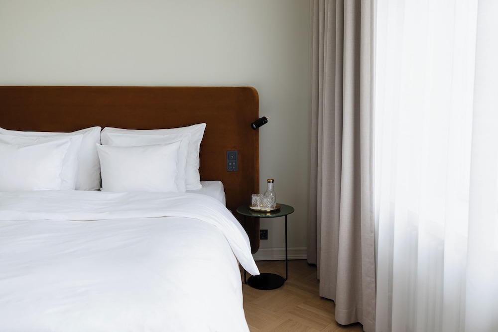 Room, 1 King Bed (Solo) thumbnail 5