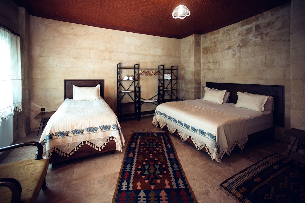 Deluxe Triple Room - Photo 10