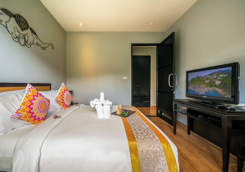 Family Access Pool 2-Bedroom Suite - Photo 4