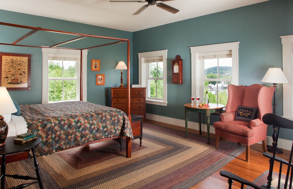 Premium Room, In the Hillside Cottages, 1 King Bed, Non Smoking photo 1