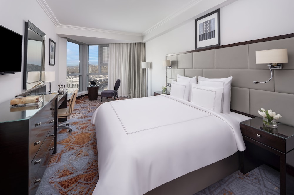 Premier Room, 1 King Bed (Kaaba) - Photo 8