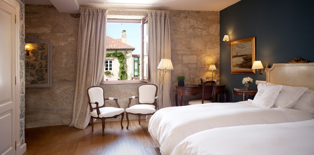 Deluxe Room - Photo 2