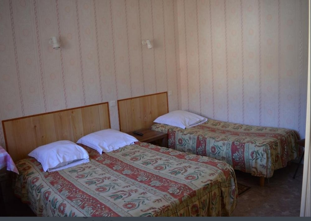 Basic Triple Room photo 1