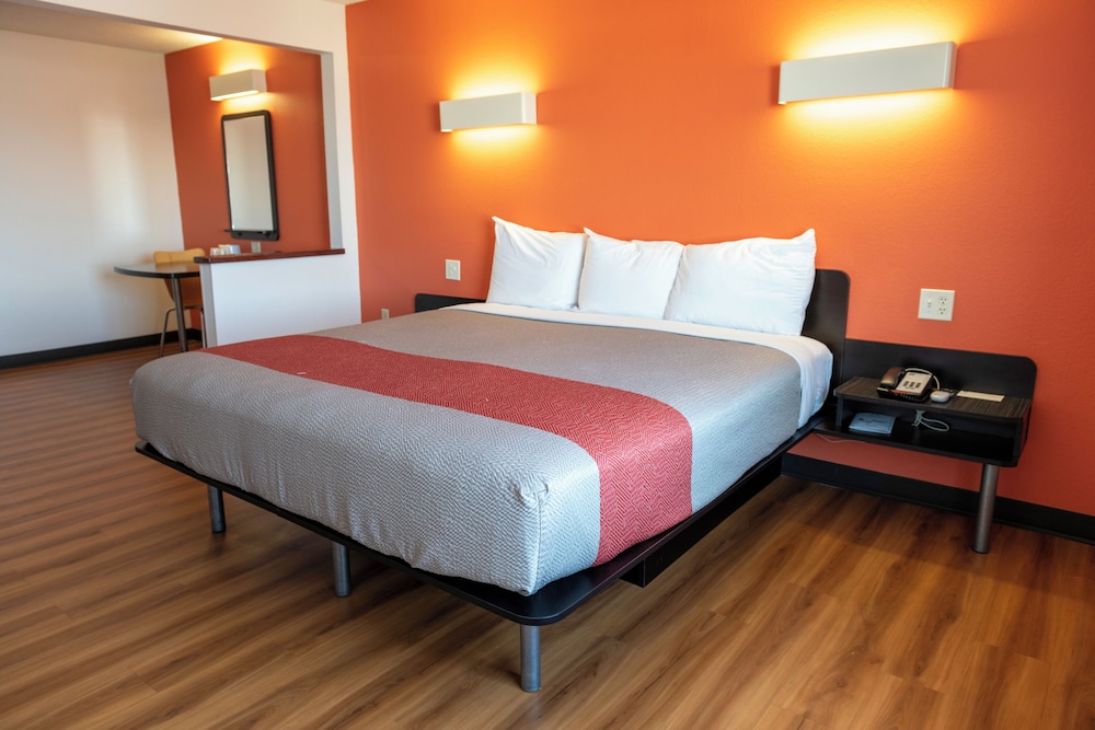 Superior Single Room, 1 King Bed, Non Smoking photo 1