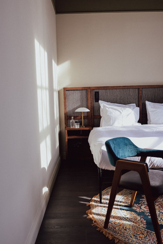 Classic Room, 1 King Bed, Private Bathroom