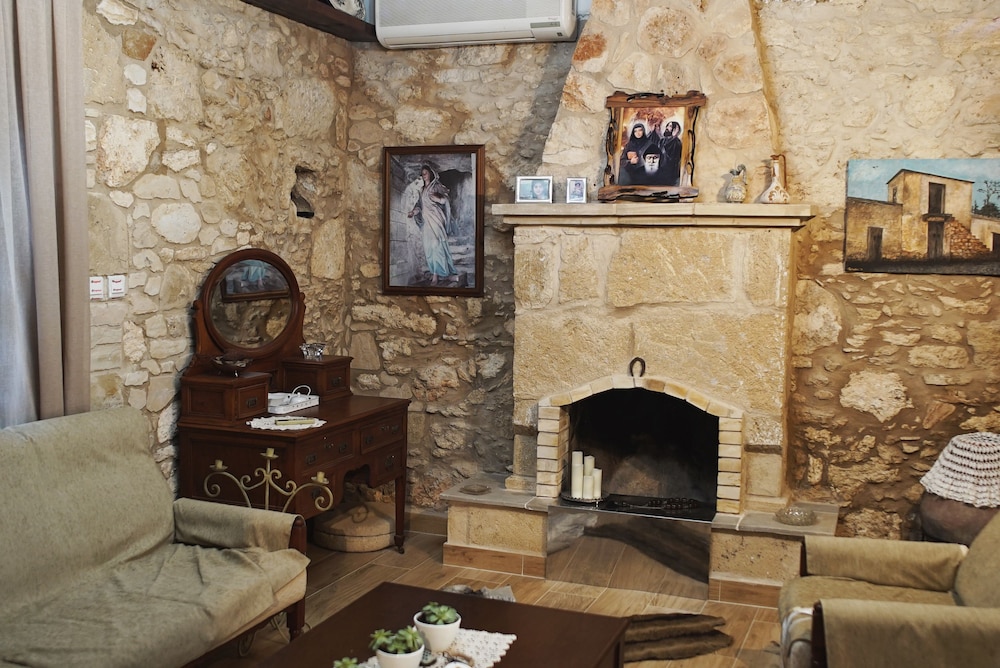 Deluxe Room, Fireplace photo 2