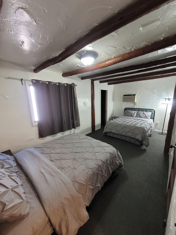 Basic Cabin, 2 Double Beds photo 1