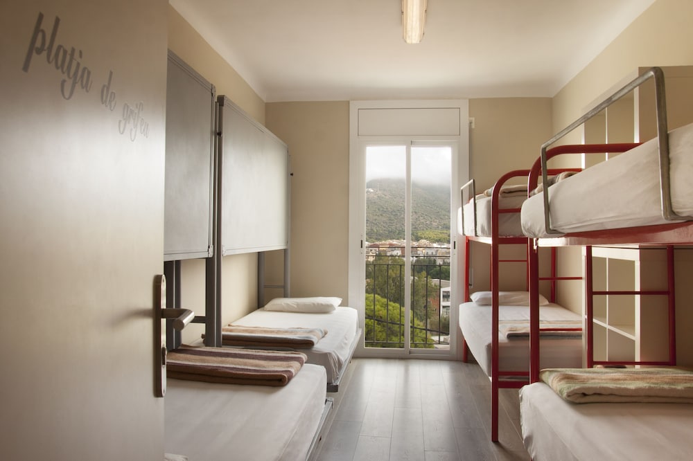 Shared Dormitory, Mixed Dorm, Shared Bathroom (1 Bed In A 16-Bed Dormitory Room)