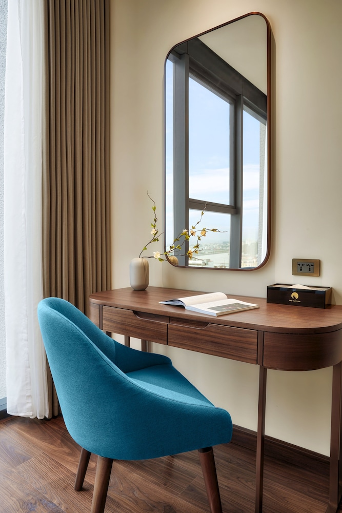 Premier Family Room with City View - Photo 7