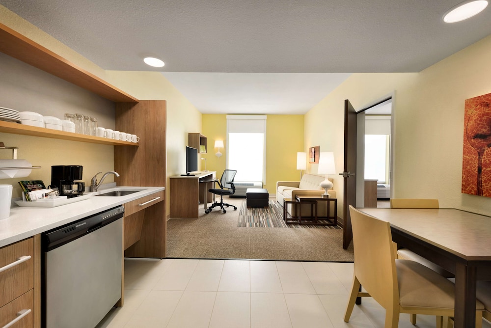 Suite, 1 King Bed, Accessible, Bathtub