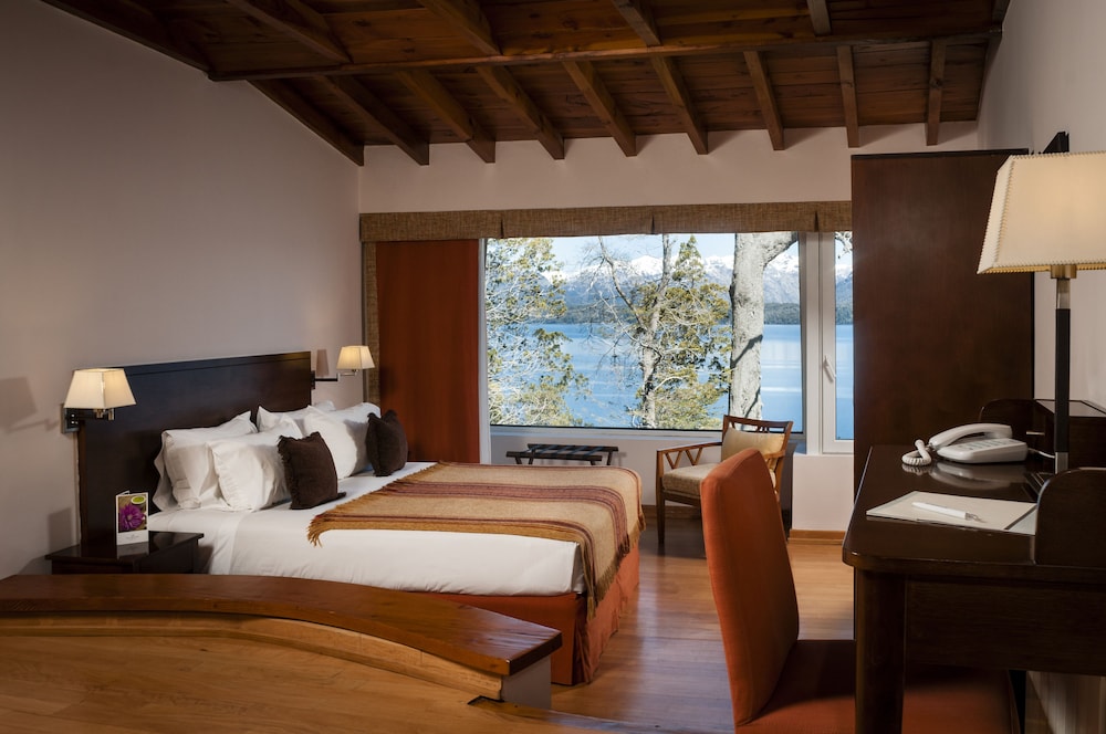 Suite, 1 King Bed, Jetted Tub, Lake View