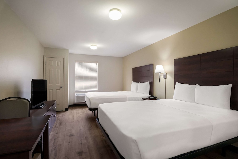 Room, 2 Double Beds, Non Smoking (Renovated) photo 2