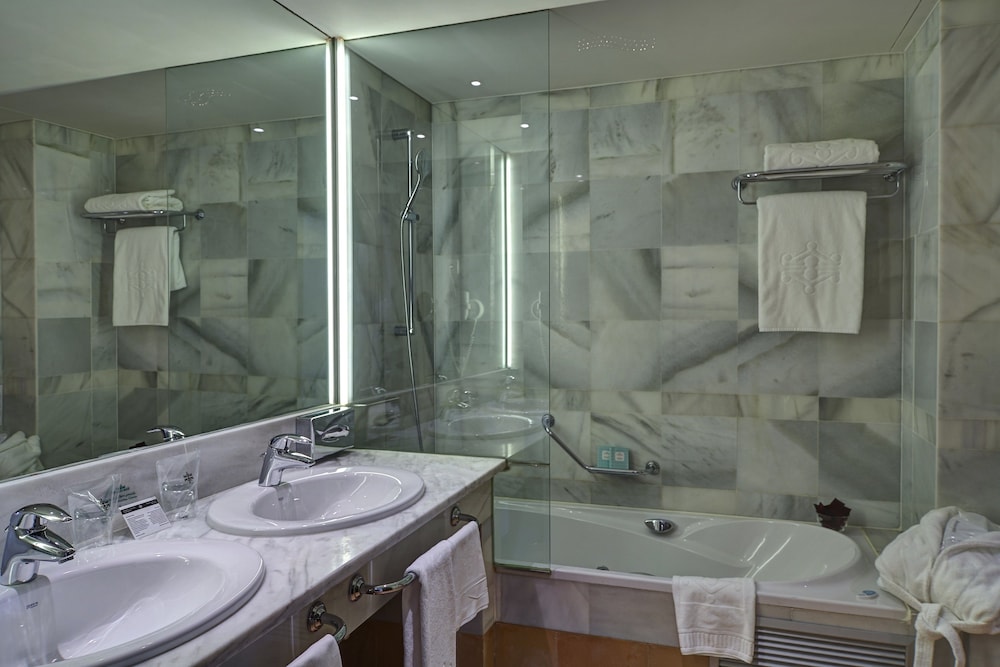 Junior Suite, 1 Queen Bed photo 2