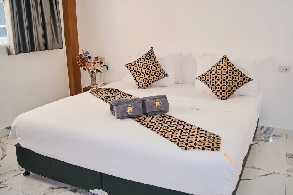 Deluxe Room with Window photo 3
