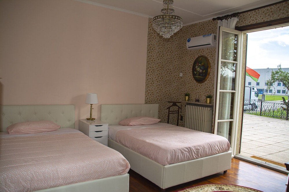 Comfort Quadruple Room, 2 Queen Beds, Lanai, Garden Area (Bagno Esterno/ External Bathroom) photo 1