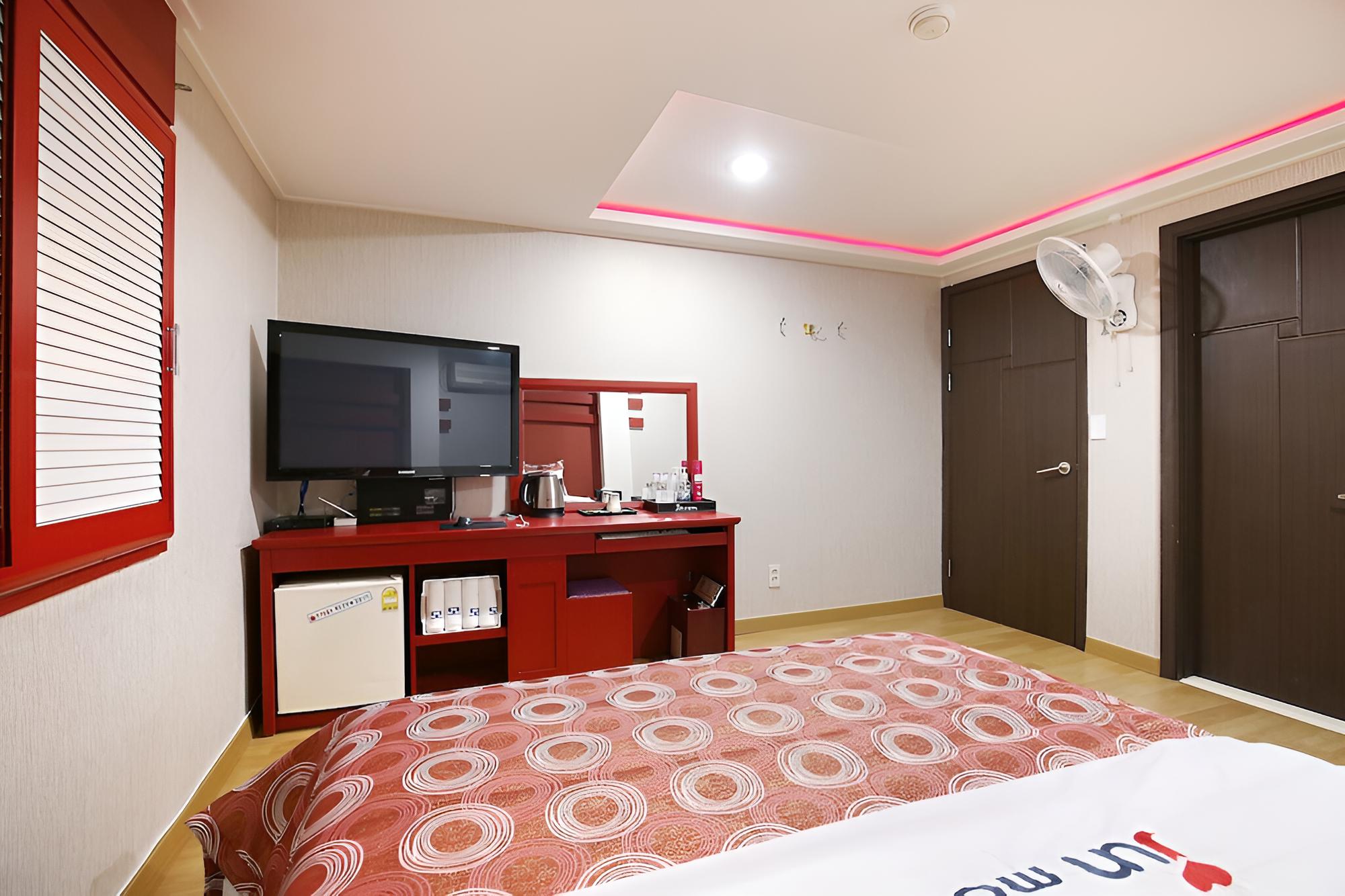 Room (Suite room RED) - Photo 1