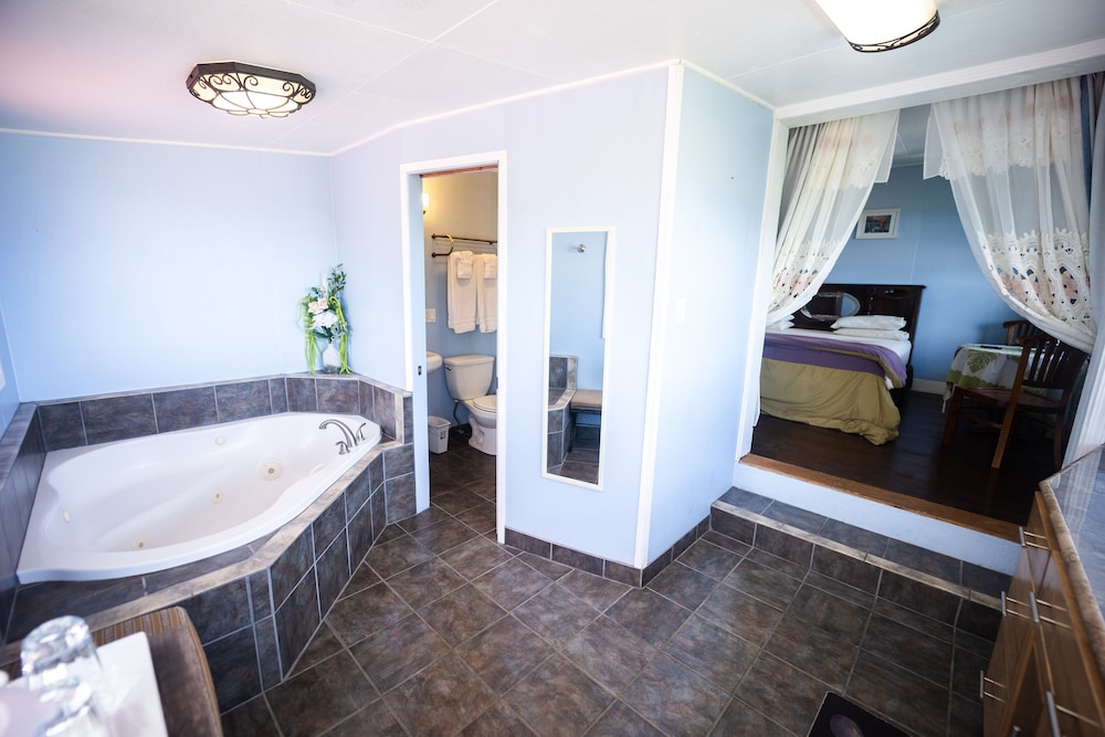Panoramic Suite, 1 King Bed, Non Smoking photo 1