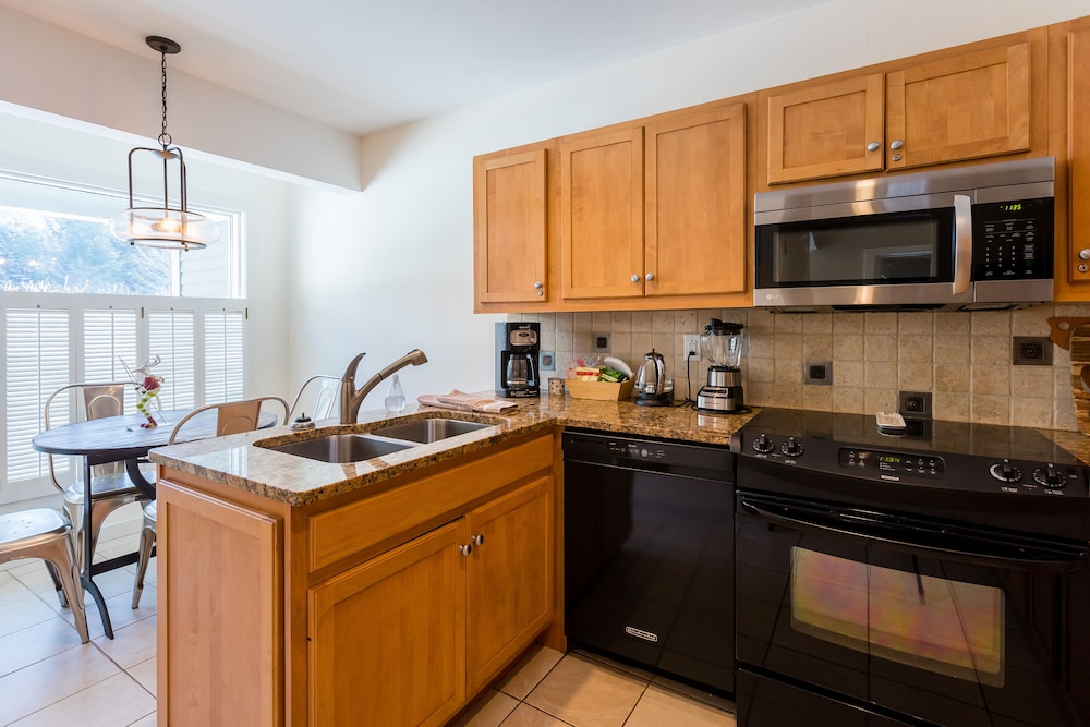 Three Bedroom Resort Home 327B photo 3