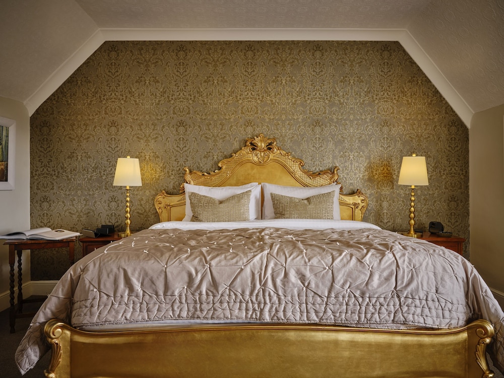 Luxury Double Room, Ensuite (Kipscombe – Super-king)