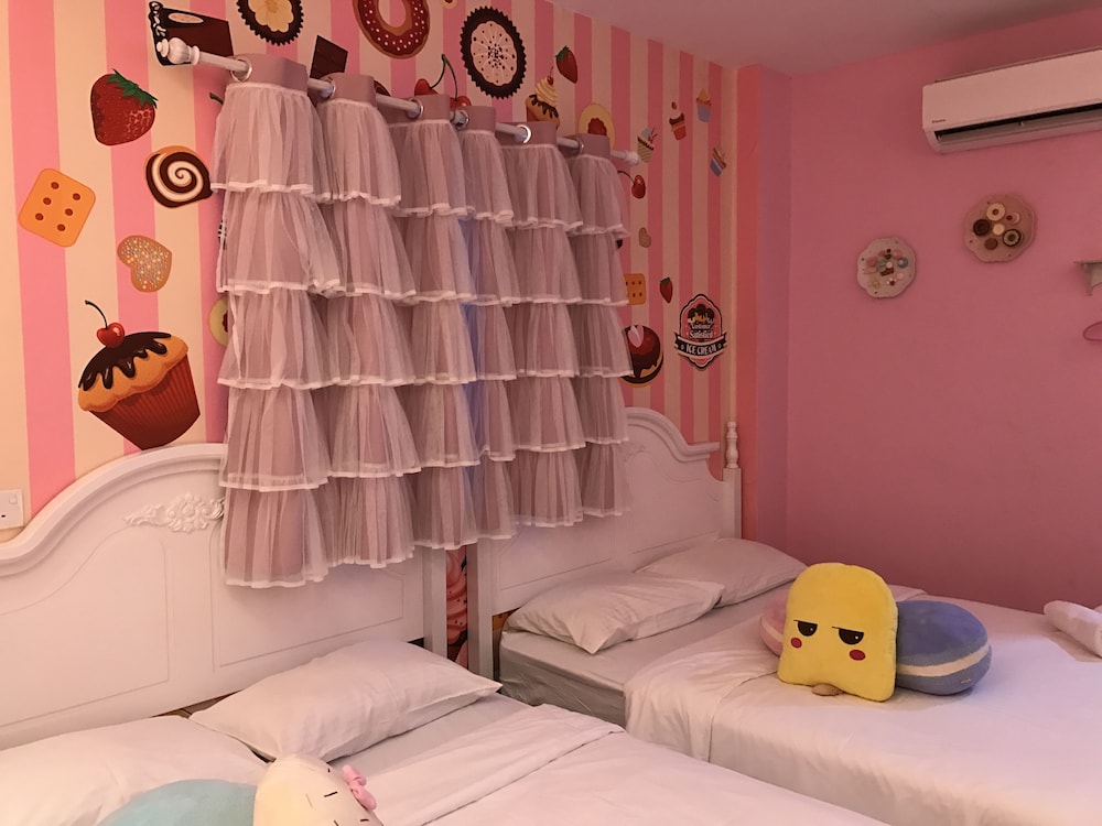 Signature Quadruple Room photo 3