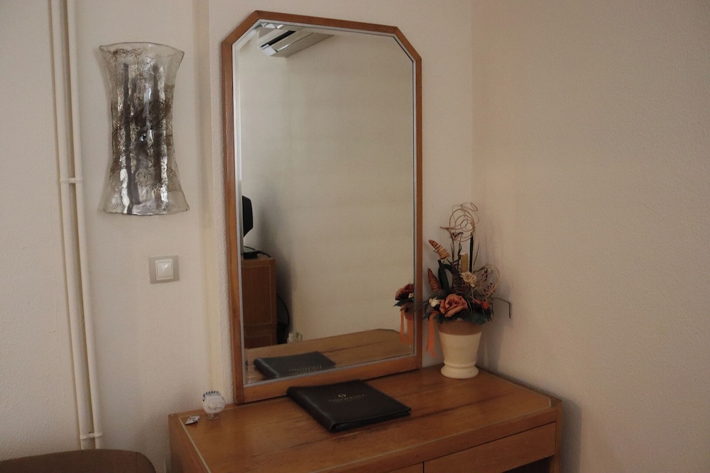 Deluxe Double Room with Cityview photo 3