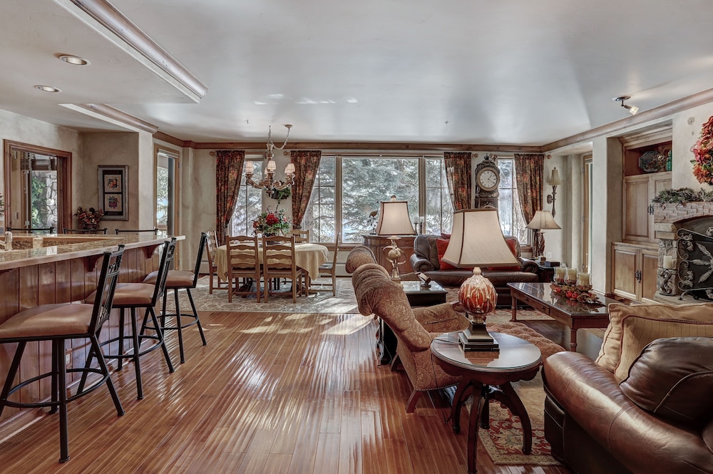 Condo, 3 Bedrooms