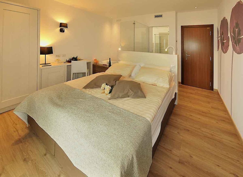 Superior Double Room (Deluxe) photo 3