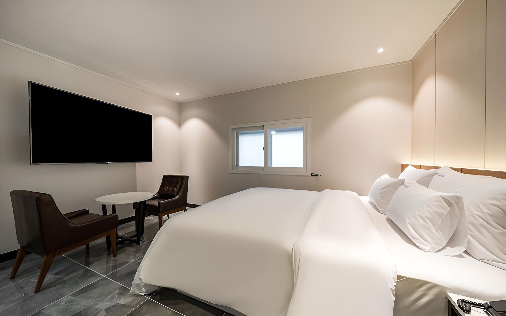 Room (Couple PC Room (Smart TV 2PC Netflix)) - Photo 2