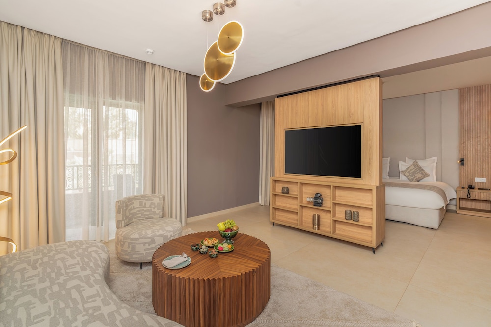 Suite, Balcony, Pool View