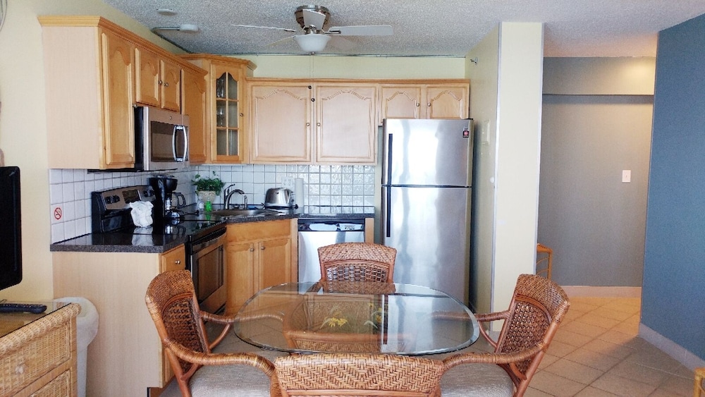One Bedroom Apartment, Bay view 1005 photo 3