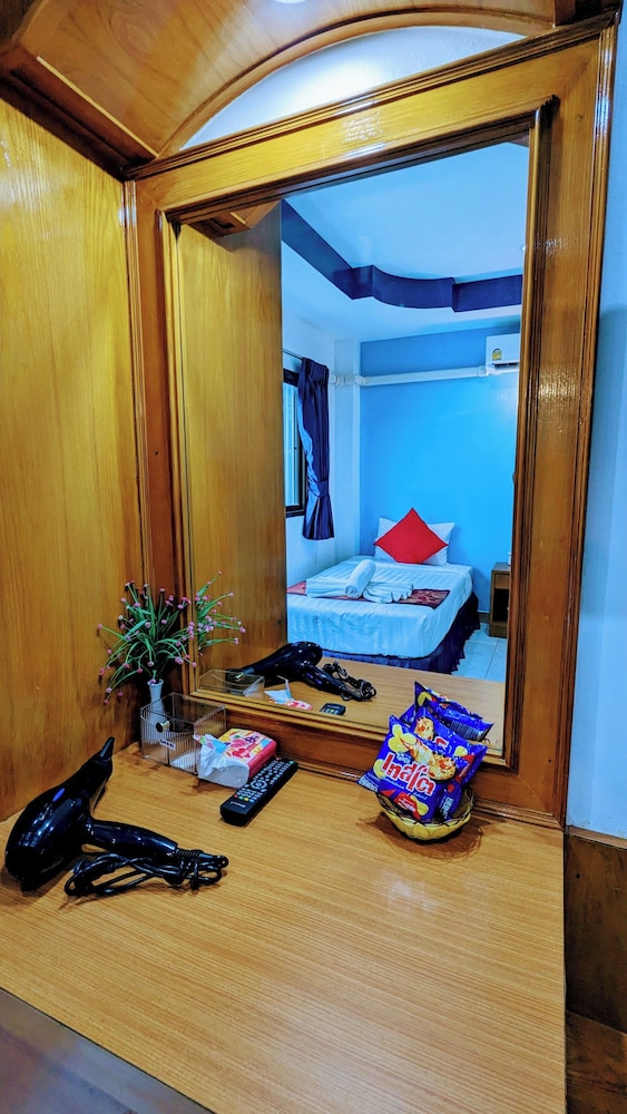 Standard Double or Twin Room - Photo 8