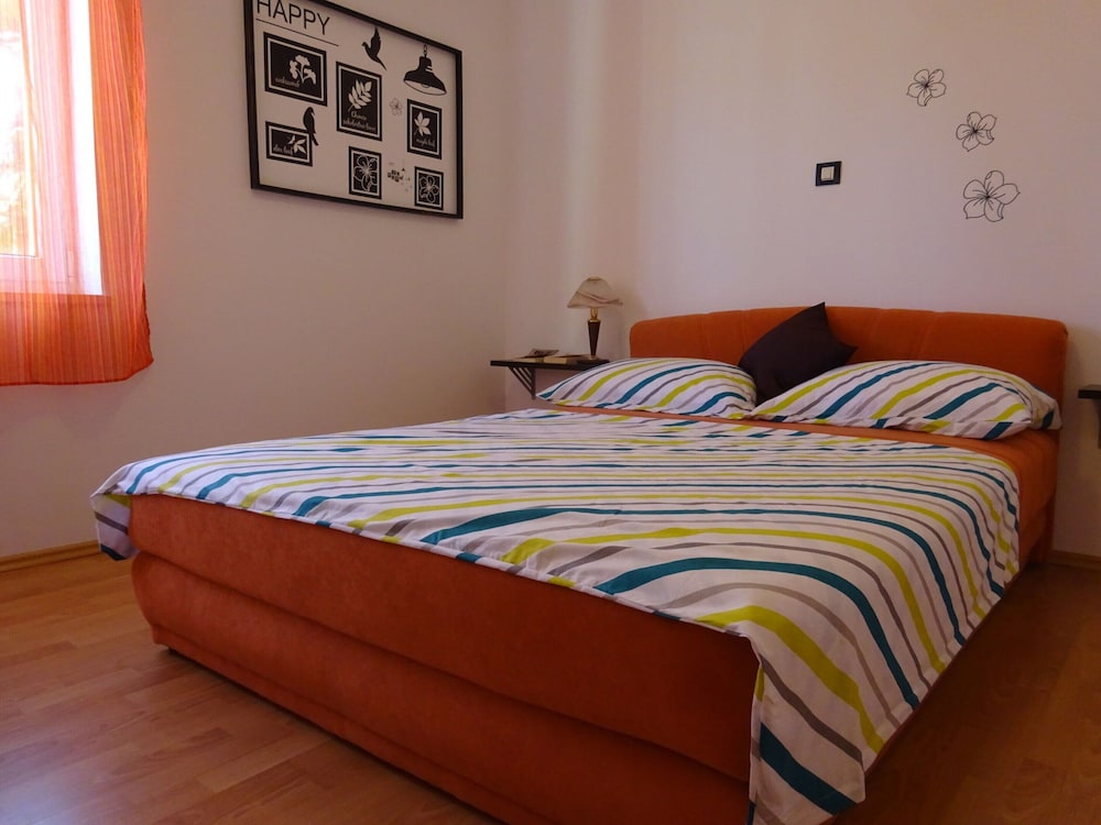 Apartment photo 3