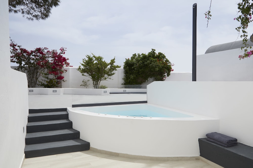 Suite, Hot Tub, Garden View (Elegant) - Photo 8