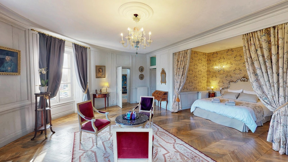 Luxury Suite photo 1