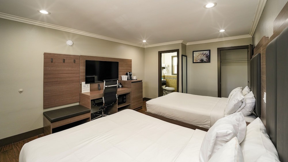 Room, 2 Queen Beds, Non Smoking - Photo 3